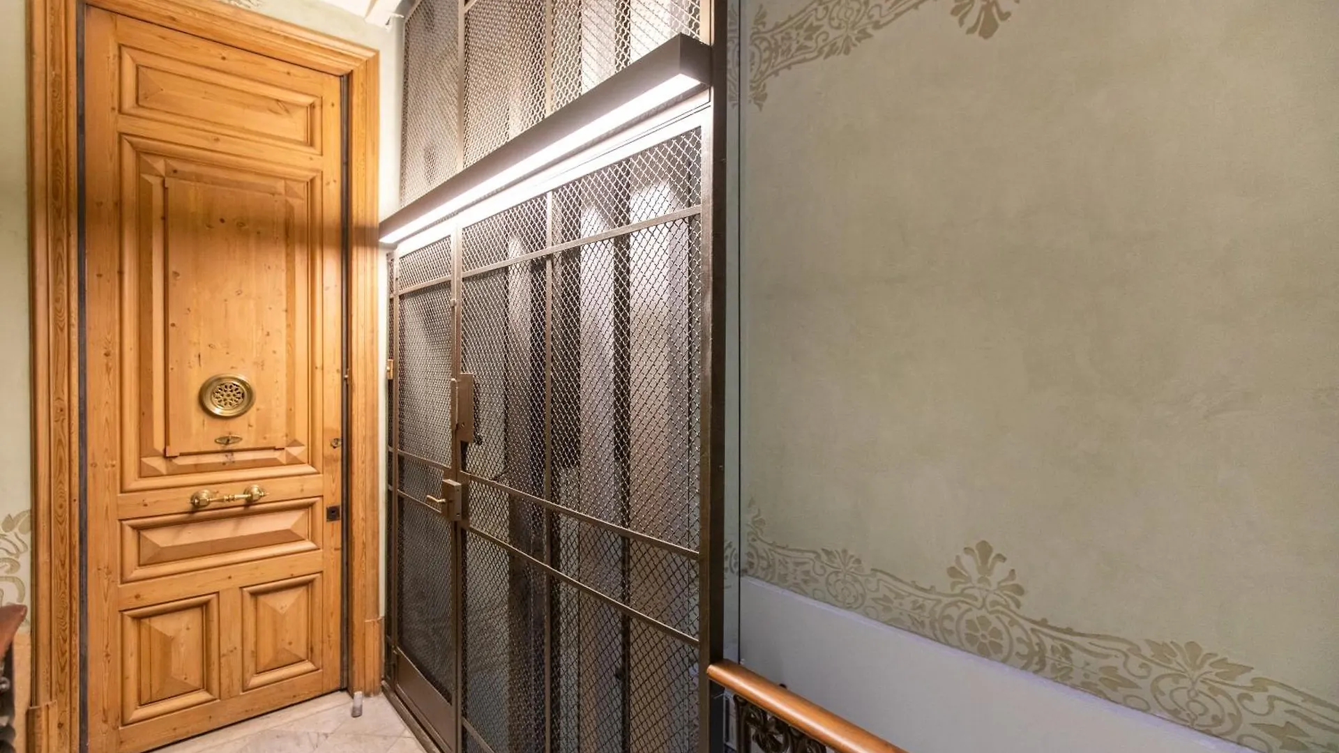 B21-Apartamento Modernista Para Grupos Barcelona Spanien