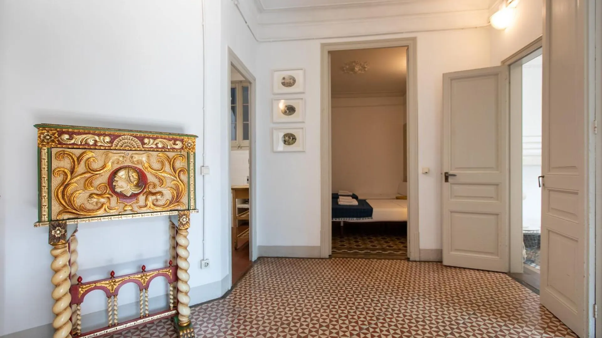 B21-Apartamento Modernista Para Grupos Barcelona Spanien