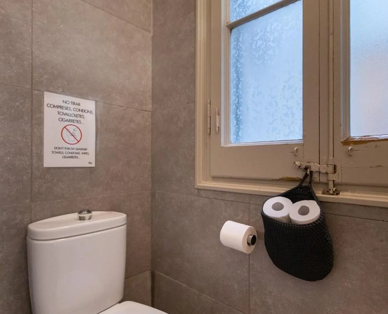 B21-Apartamento Modernista Para Grupos Barcelona 0*,  Spanien