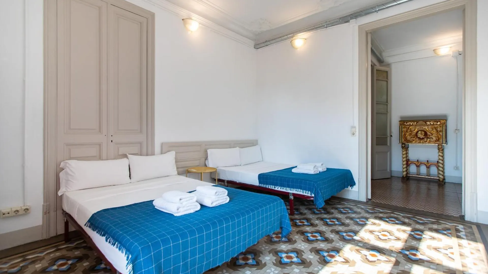 B21-Apartamento Modernista Para Grupos Barcelona