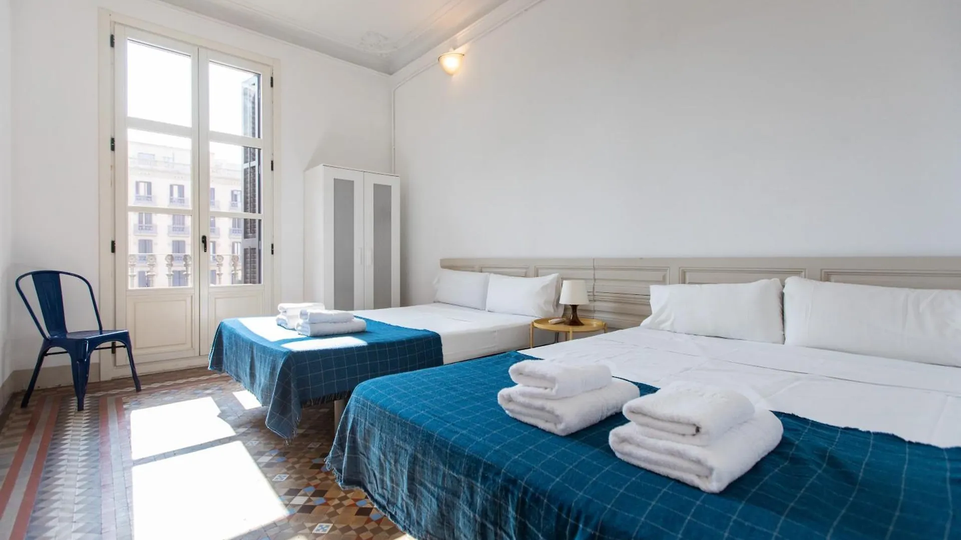 B21-Apartamento Modernista Para Grupos Barcelona