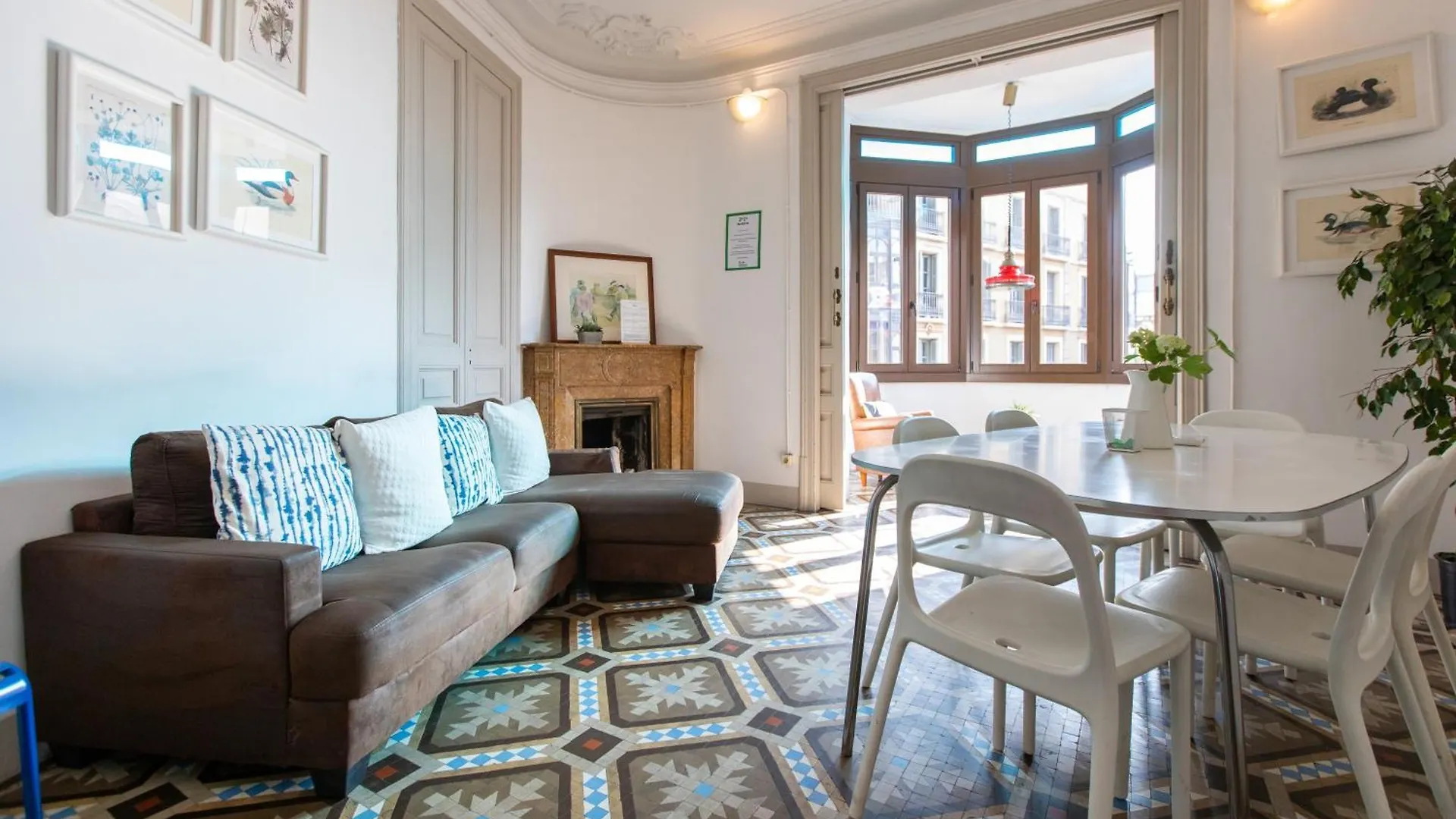 B21-Apartamento Modernista Para Grupos Barcelona