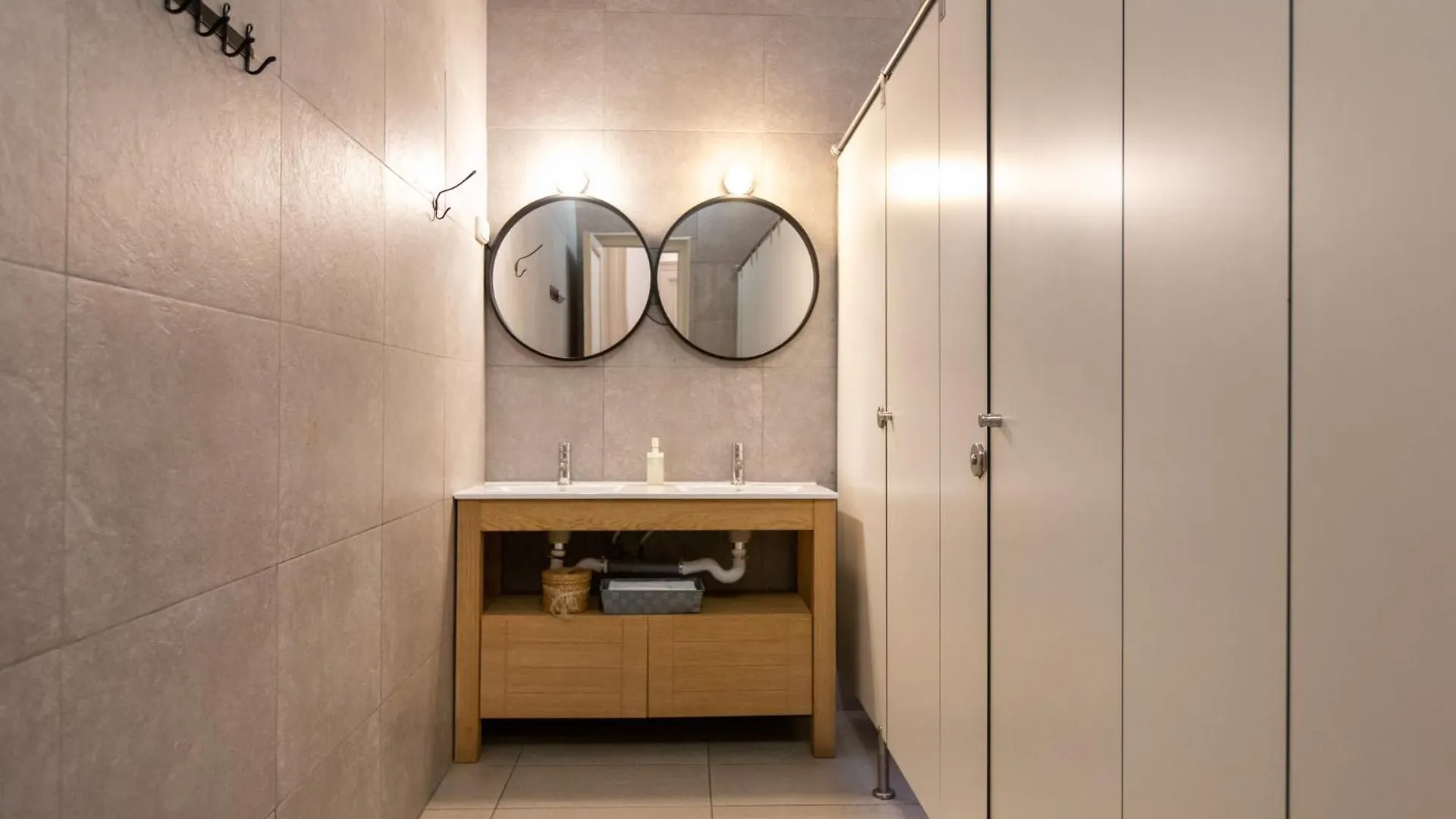 B21-Apartamento Modernista Para Grupos バルセロナ