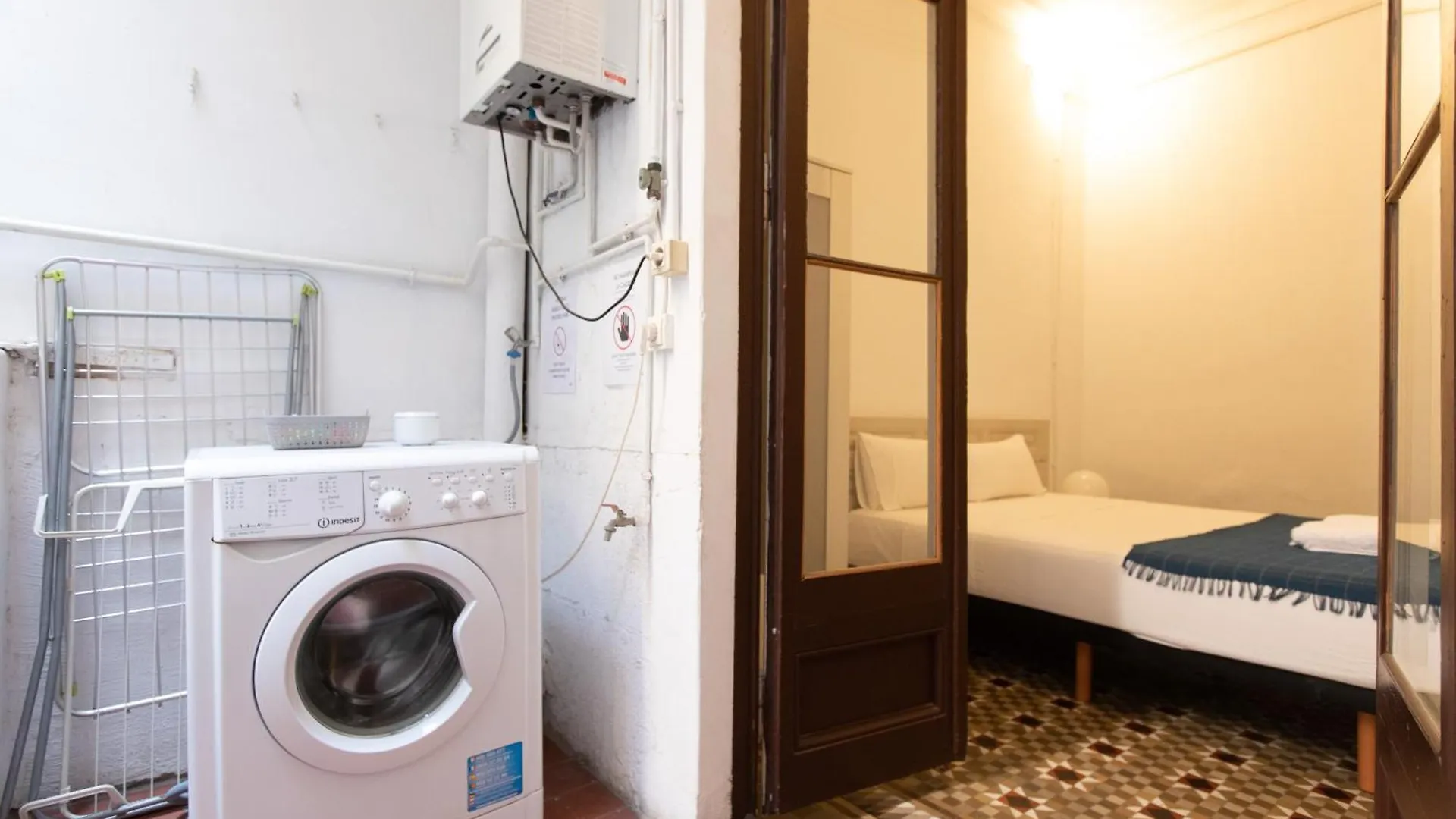 B21-Apartamento Modernista Para Grupos バルセロナ スペイン