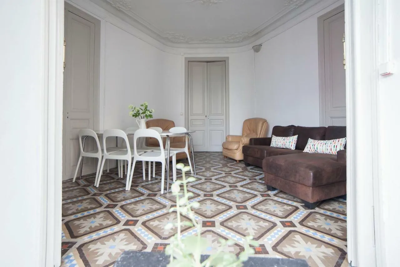 B21-Apartamento Modernista Para Grupos Barcellona