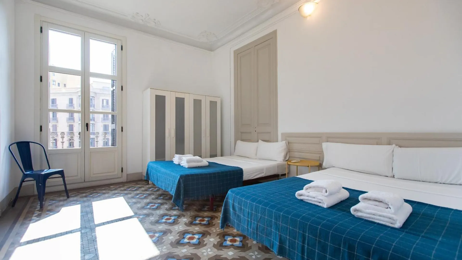 B21-Apartamento Modernista Para Grupos Barcelona Španělsko