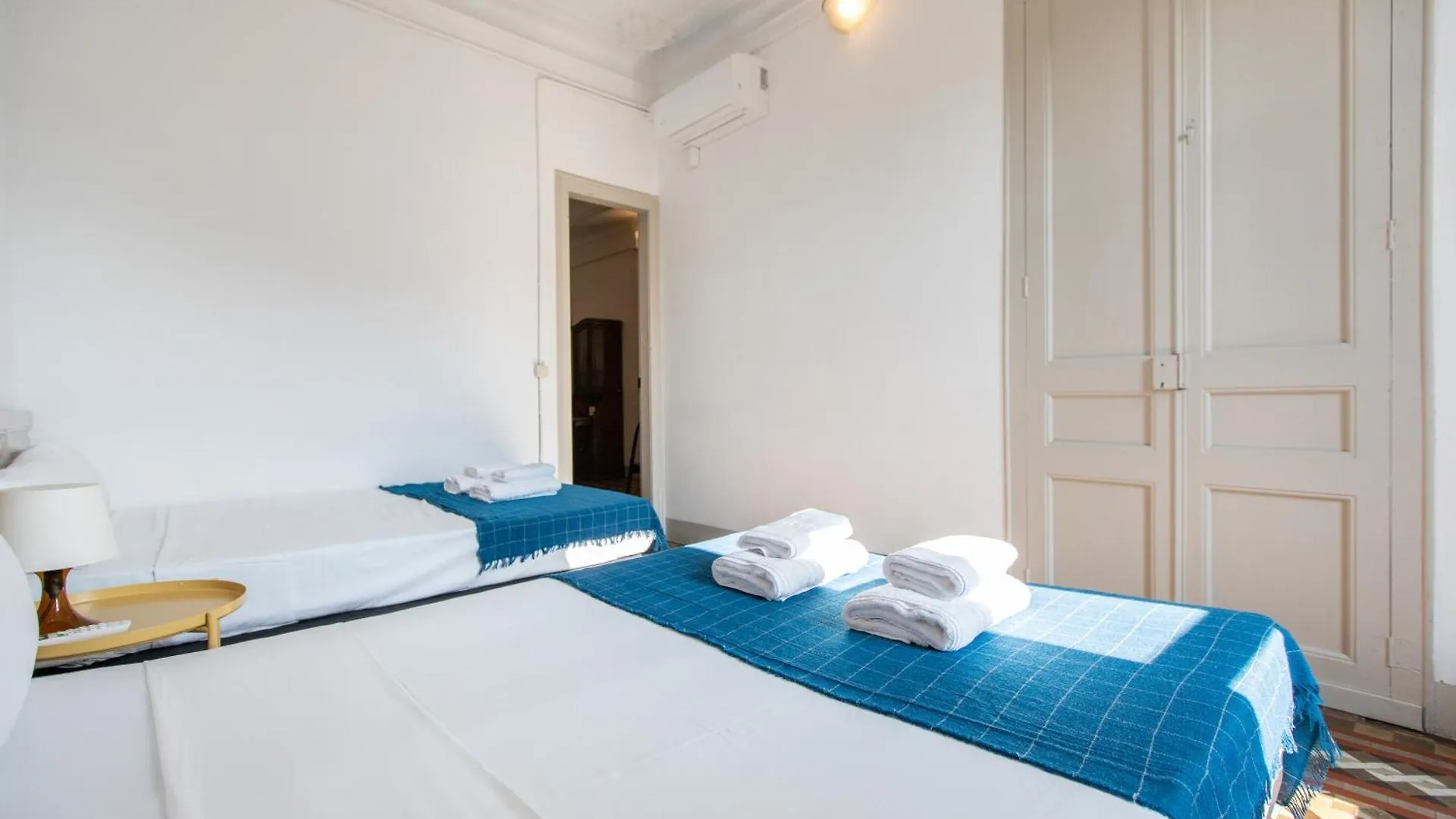 B21-Apartamento Modernista Para Grupos Barcelona Španělsko